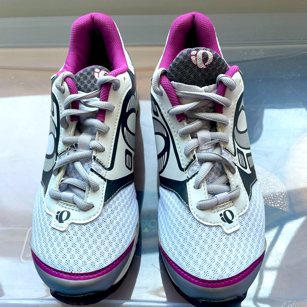 Pearl Izumi cycling shoes - euro size 40 / US 8